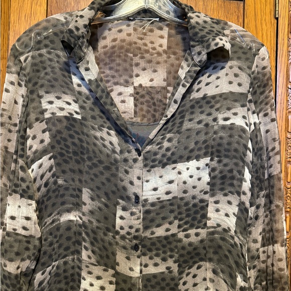 Patterned Button-Up Blouse - Picture 2 of 7